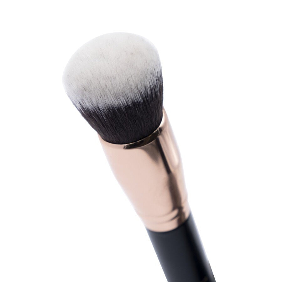 Layla Cosmetics Hybrid Finishing Brush F105 - Pensula pentru Aplicarea Iluminatorului