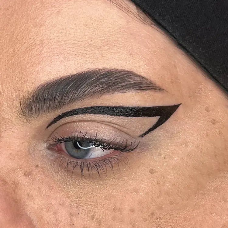 Layla Cosmetics Eyeliner Shinink Shiny Black Eyeliner Waterproof - Creion Contur Ochi Tip Carioca Rezistent la Apa