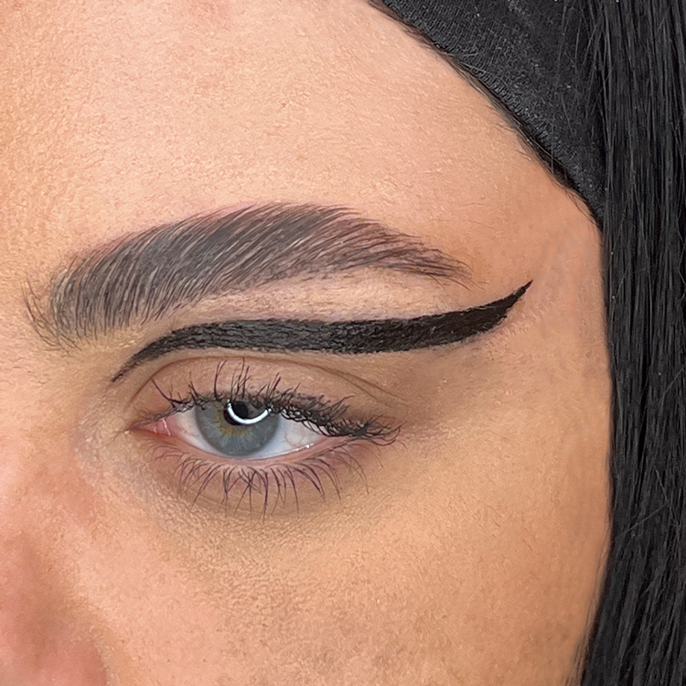 Layla Cosmetics Eyeliner Mat As Hell Ultra Mat Black Eyeliner Waterproof - Creion Contur Ochi Rezistent la Apa