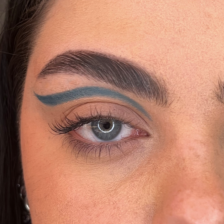 Layla Cosmetics Microeyeliner Intracigliare No 5 - Creion Contur Ochi Ultra Subtire
