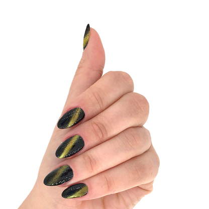 Layla Cosmetics Cat Eye Gel Polish N.2 Snobby - Oja Semipermanenta Efect Cat Eye
