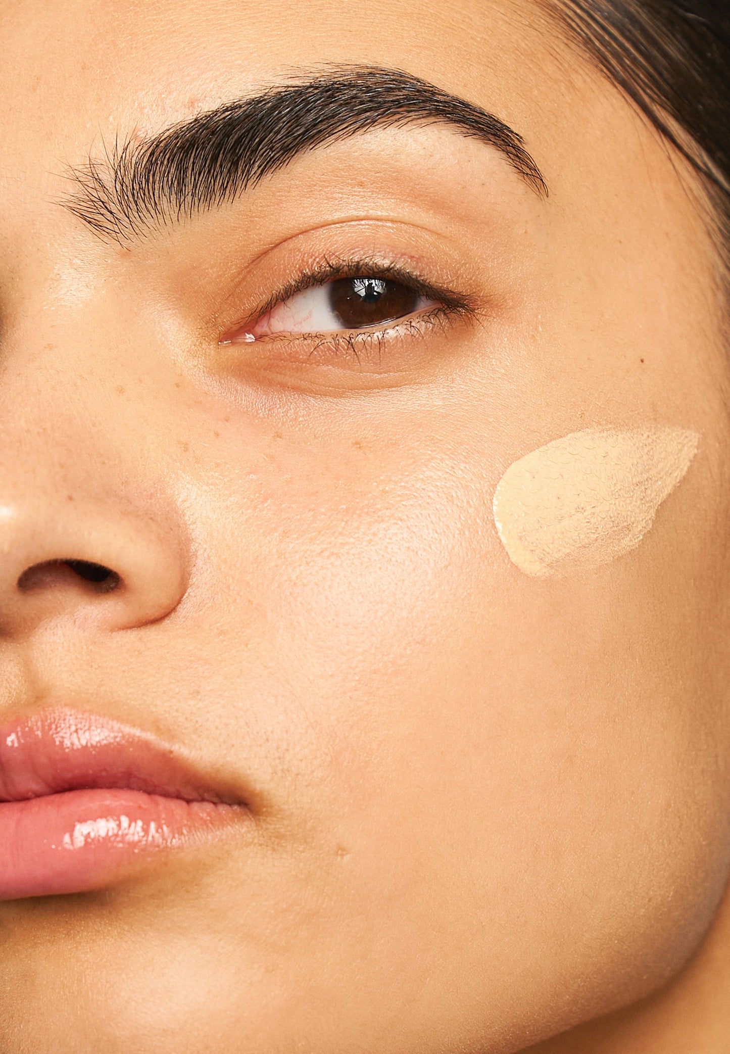 Layla Cosmetics Aquatouch Vitamin C Infused Foundation N. 1 – Fond de Ten Anti-Imbatranire