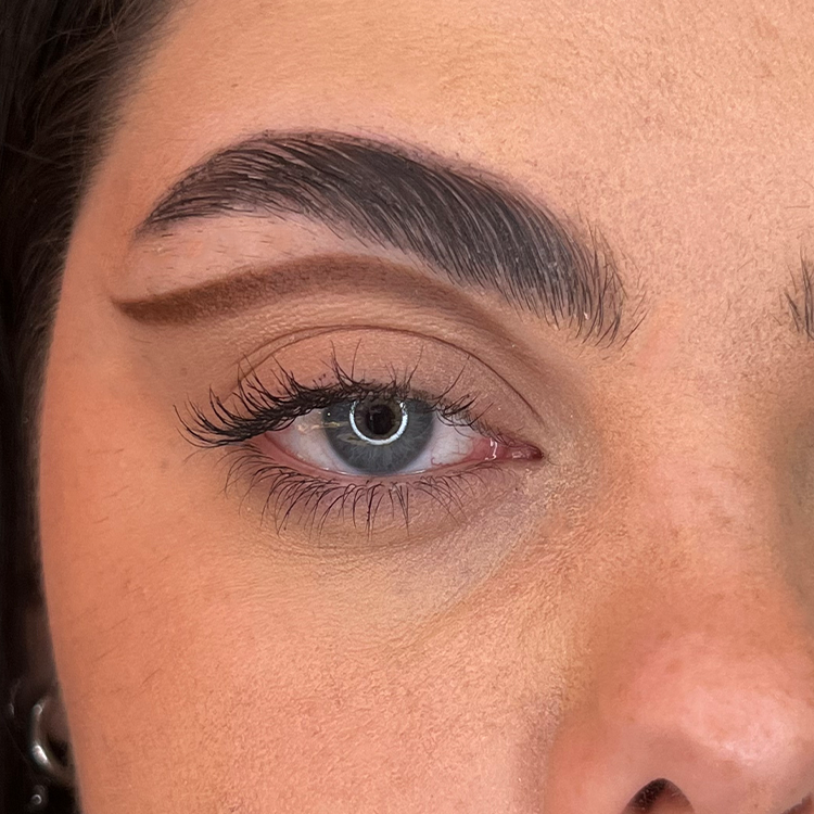 Layla Cosmetics Microeyeliner Intracigliare No 2 - Creion Contur Ochi Ultra Subtire